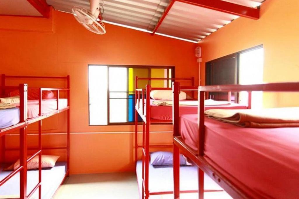 Oyo 586 I Hostel Phuket Extérieur photo