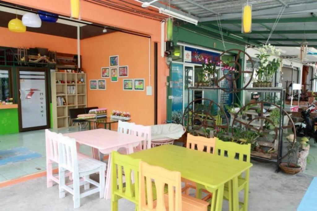 Oyo 586 I Hostel Phuket Extérieur photo