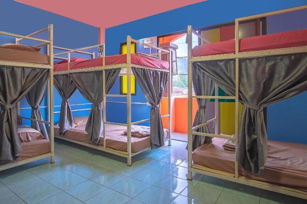 Oyo 586 I Hostel Phuket Extérieur photo