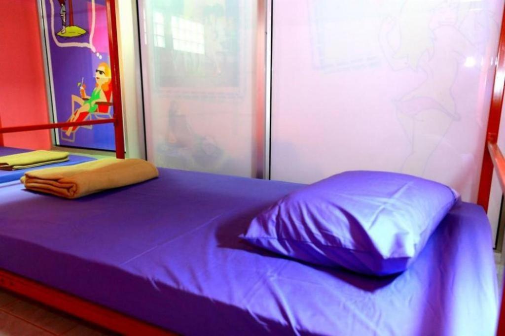 Oyo 586 I Hostel Phuket Extérieur photo