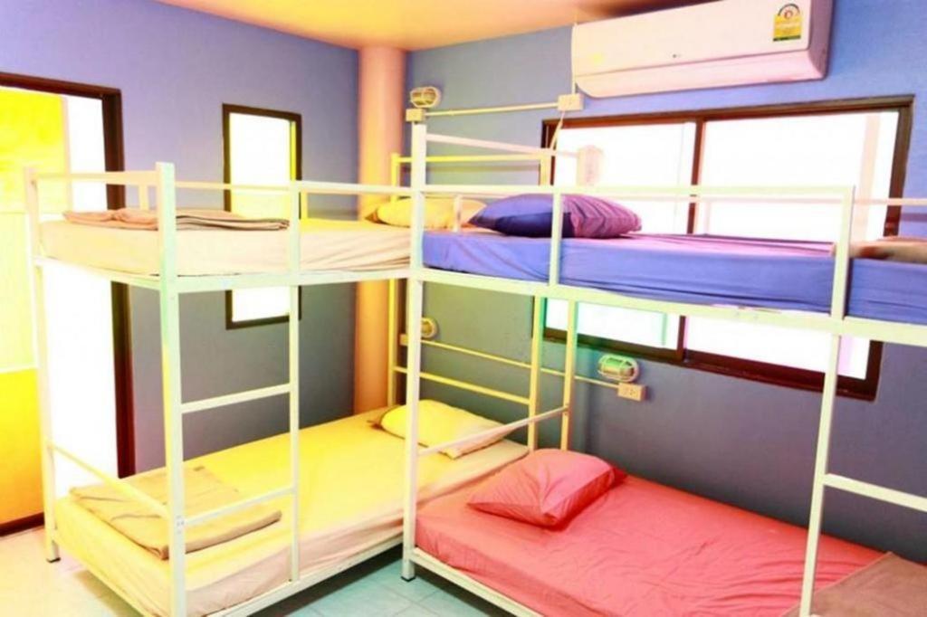 Oyo 586 I Hostel Phuket Extérieur photo