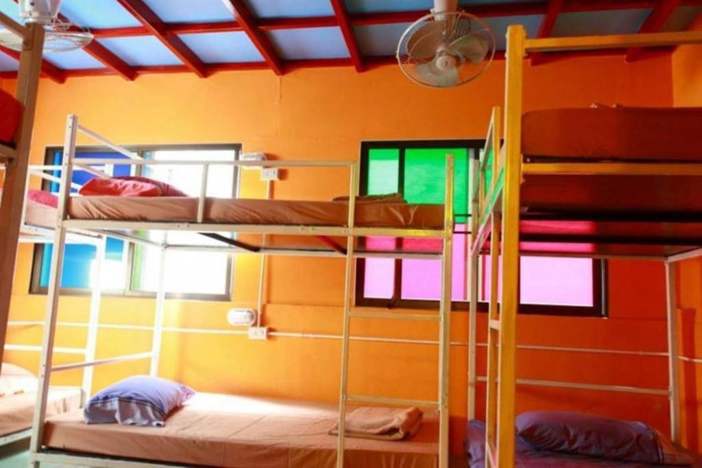 Oyo 586 I Hostel Phuket Extérieur photo
