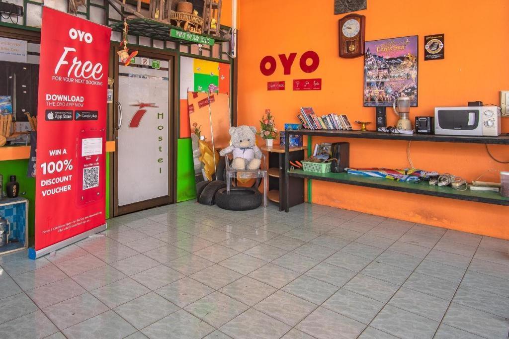 Oyo 586 I Hostel Phuket Extérieur photo