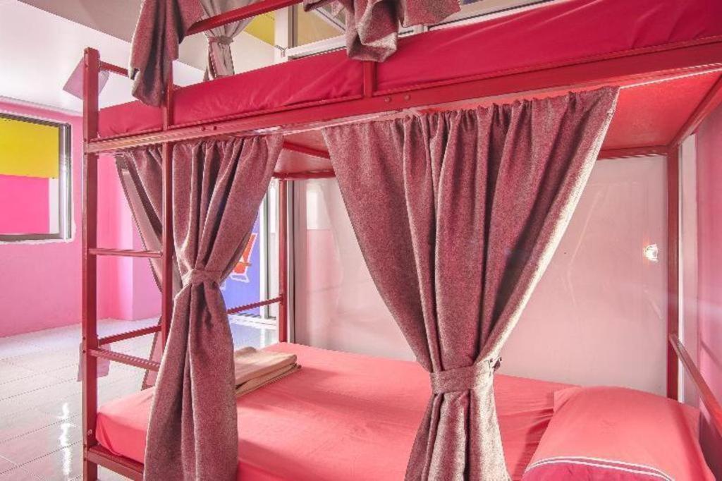 Oyo 586 I Hostel Phuket Extérieur photo