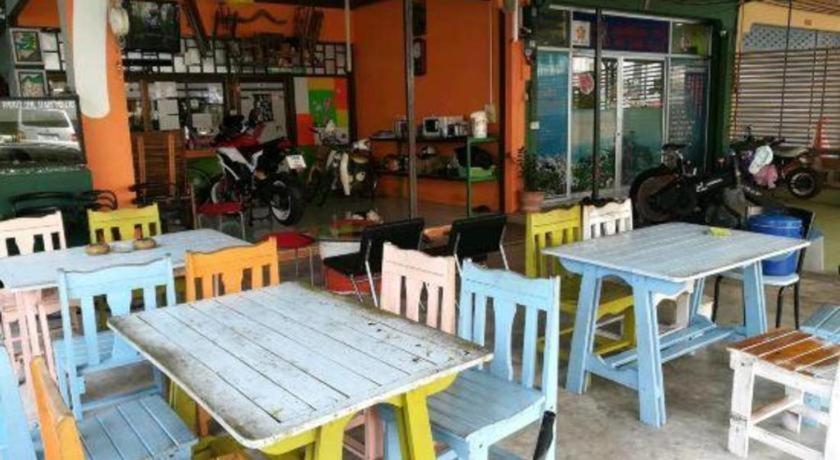 Oyo 586 I Hostel Phuket Extérieur photo