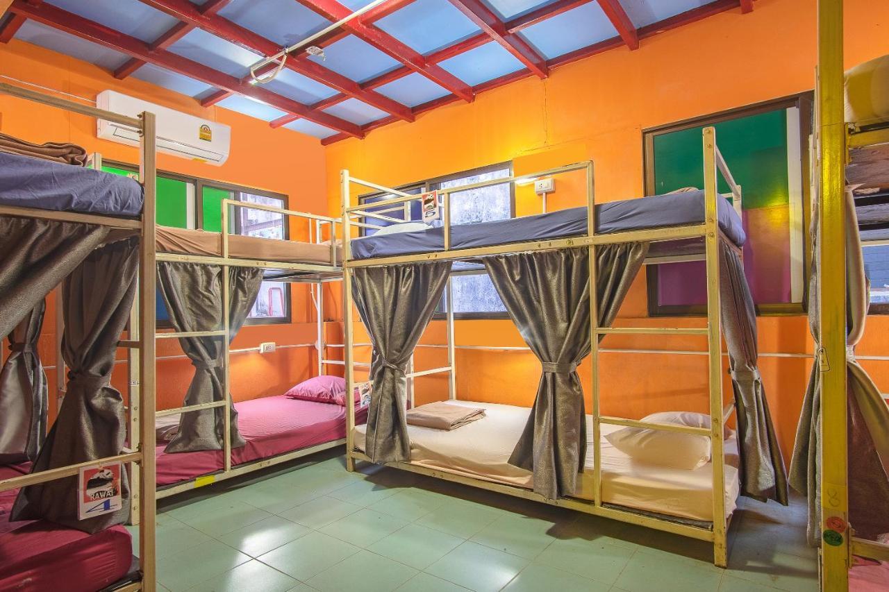 Oyo 586 I Hostel Phuket Extérieur photo