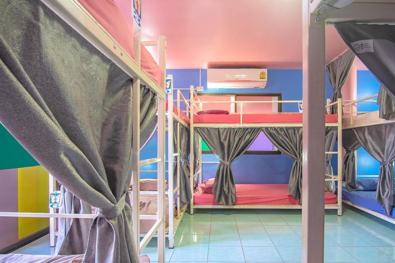 Oyo 586 I Hostel Phuket Extérieur photo