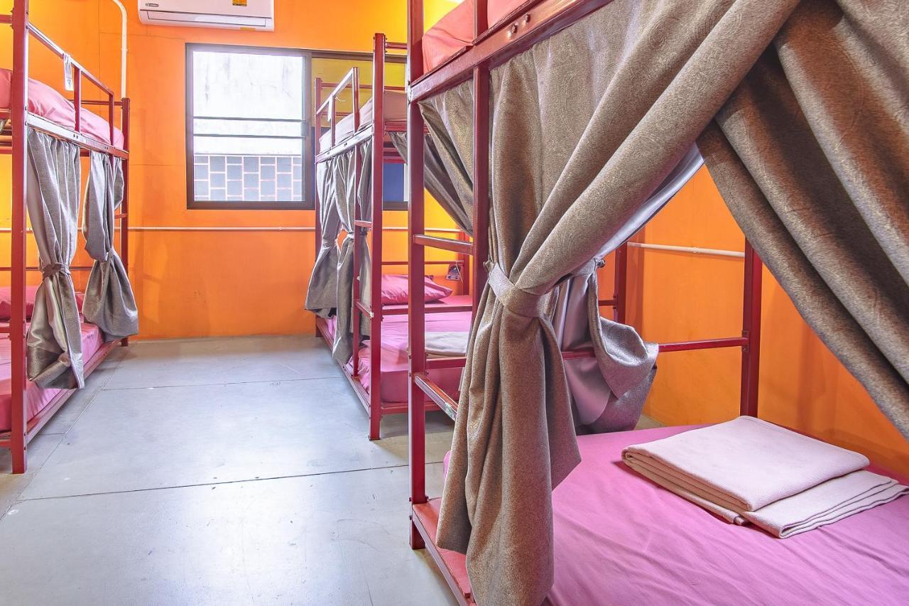 Oyo 586 I Hostel Phuket Extérieur photo
