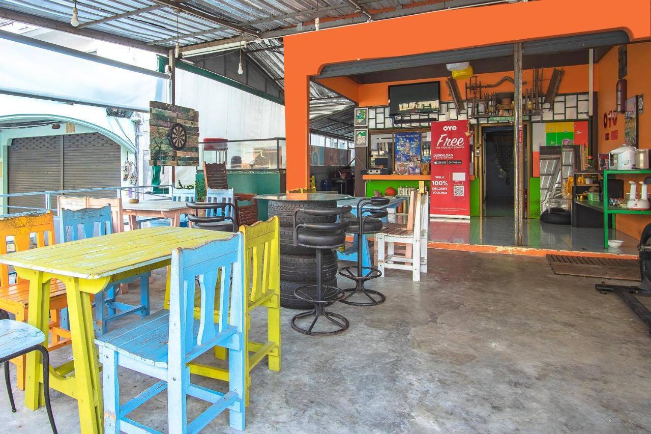 Oyo 586 I Hostel Phuket Extérieur photo